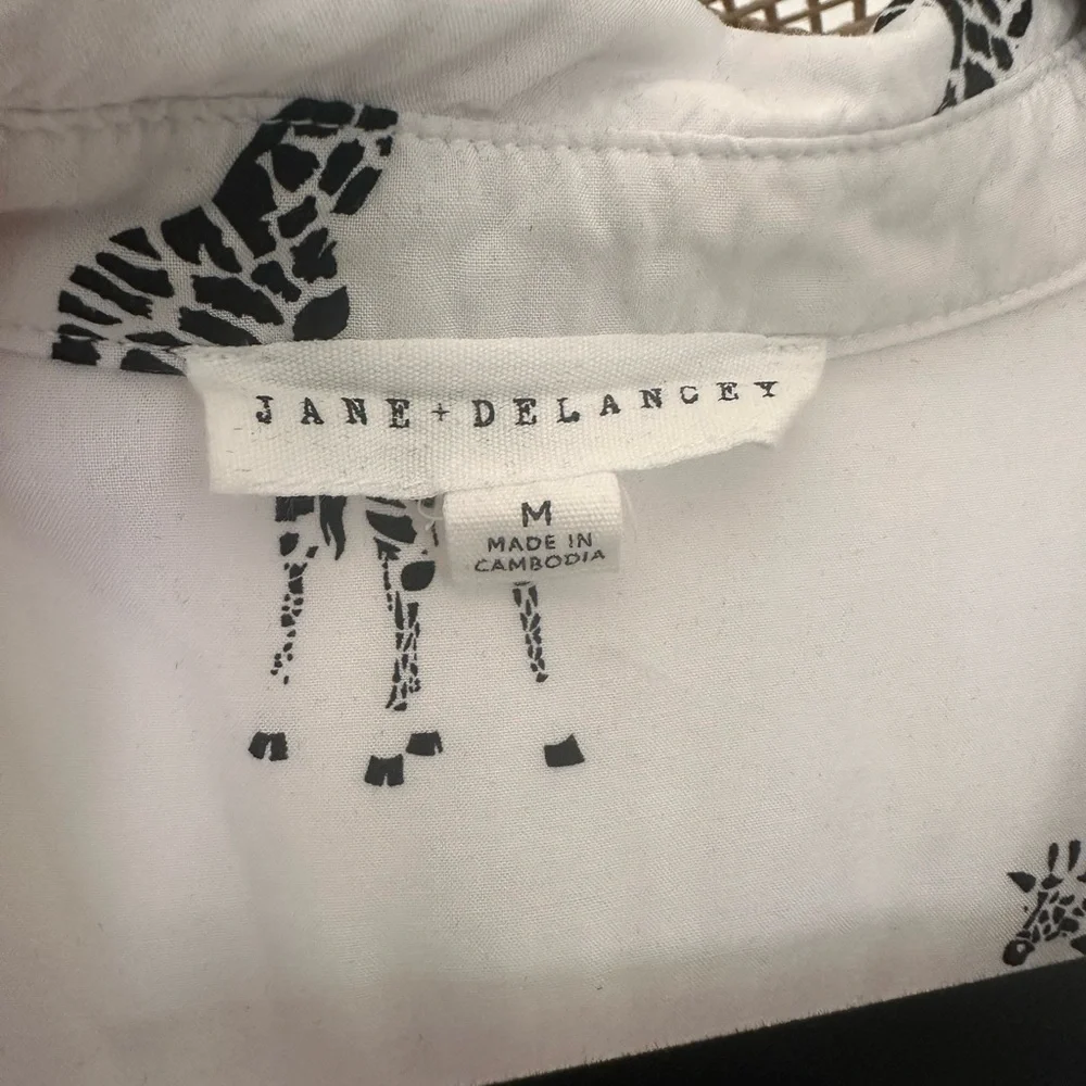 Jane and Delancey White Button Down Shirt with Giraffe Print - Picture 2 of 5